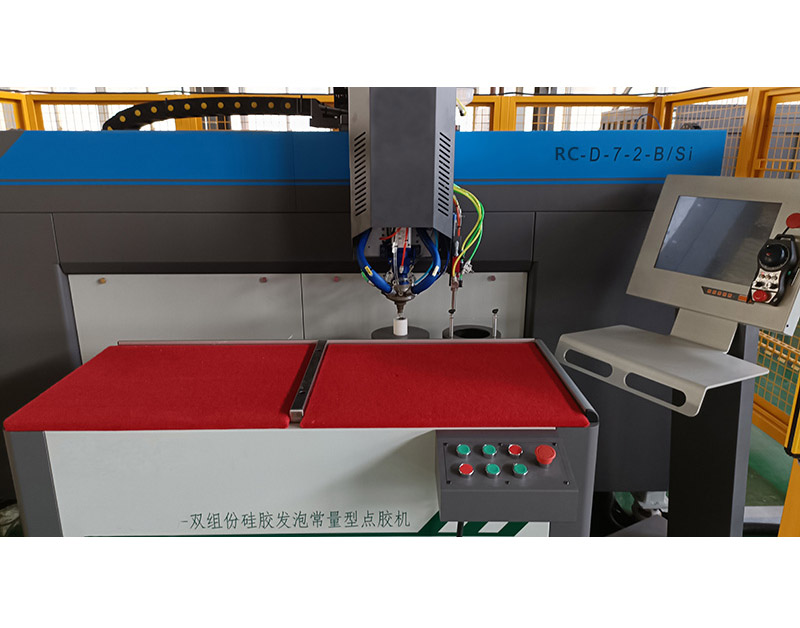 常(chang)量硅(gui)膠髮(fa)泡點膠(jiao)機