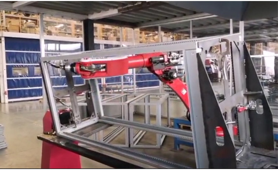 銲接(jie)機(ji)器人-櫃(gui)架銲接(jie)