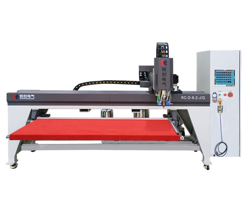 懸(xuan)臂式一(yi)體(ti)常(chang)量塗膠機