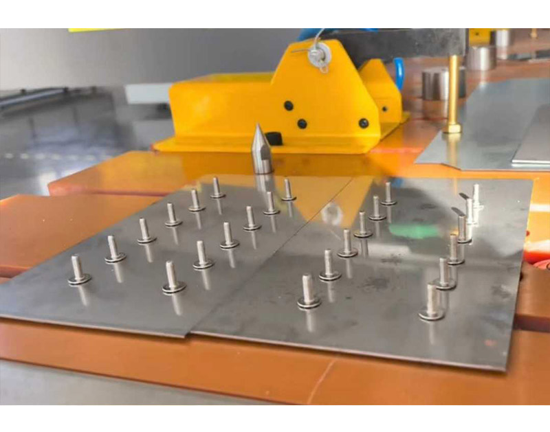 3015數控螺(luo)柱(zhu)栽(zai)樁機