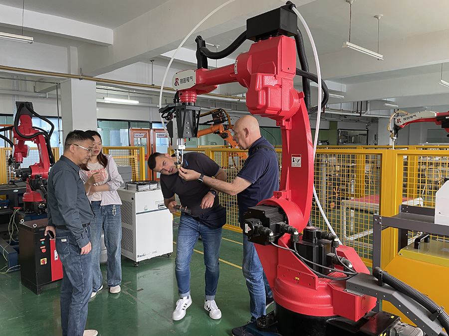 機(ji)器(qi)人(ren)(1)