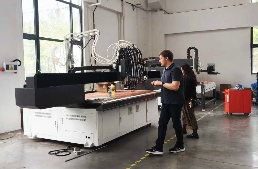 俄(e)儸(luo)斯客戶(hu)驗廠(chang)-2